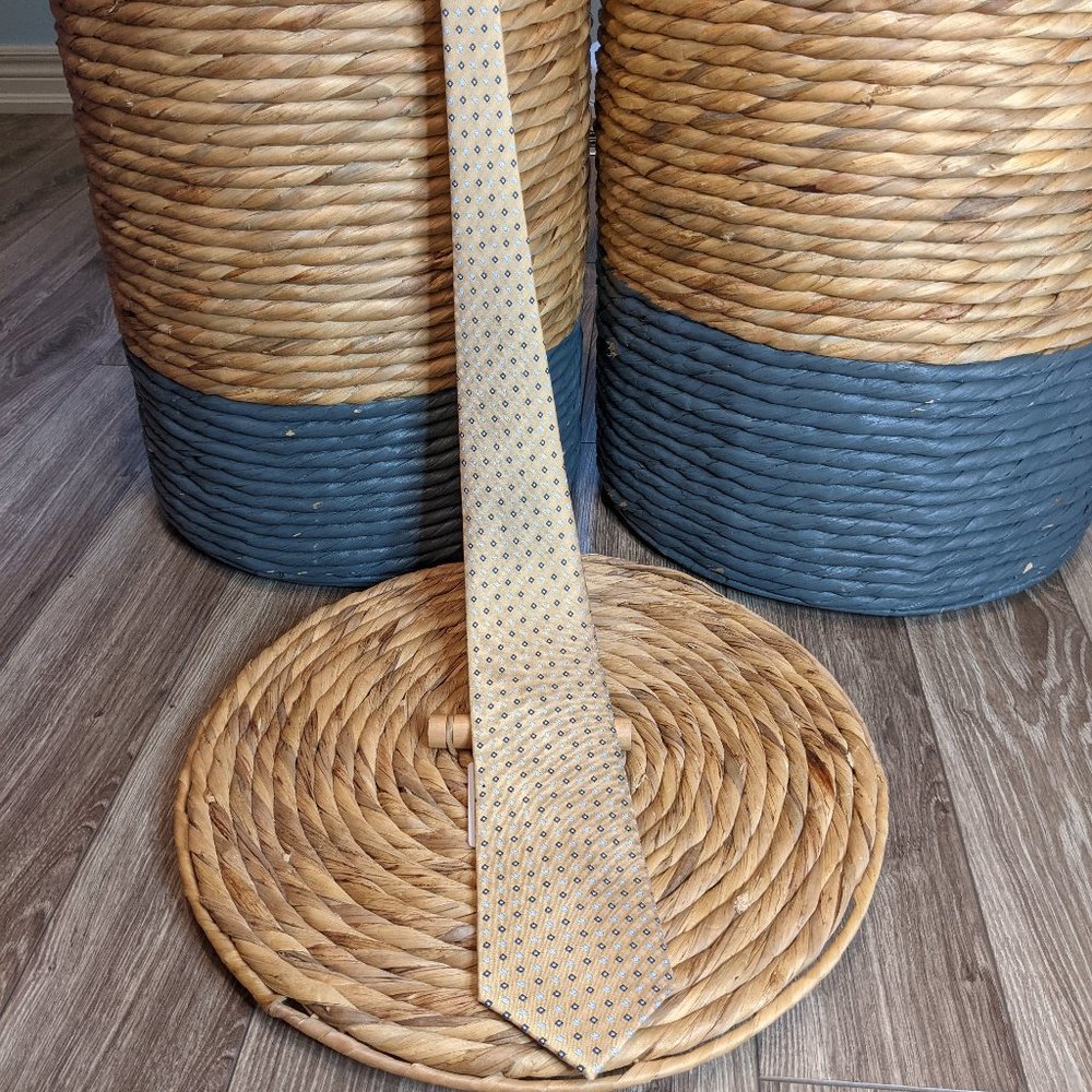 [2/$20] NWT Men's - Necktie - Gold Foulard